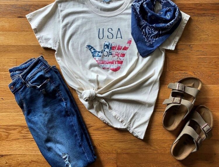 t-shirt, jeans and sandals