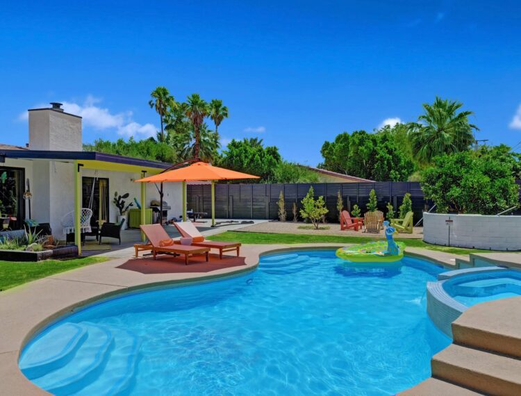 Oranj Palm Vacation Homes pool