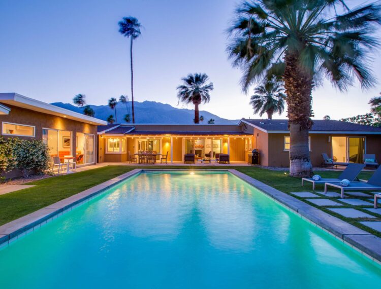 Oranj Palm Vacation Homes pool