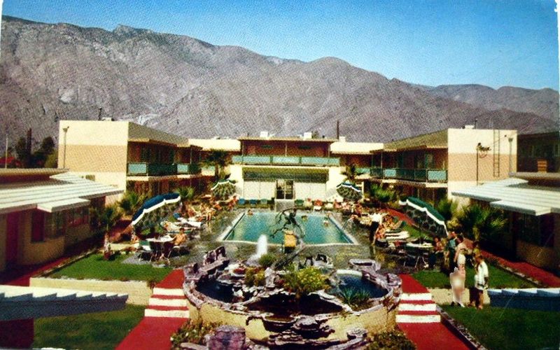 Hotel_La_Fonda,_Palm_Springs,_California_postcard_(1950s)