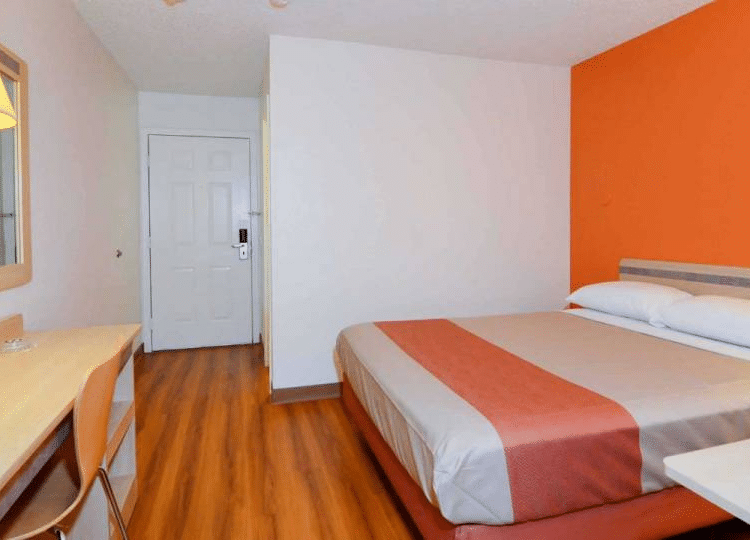 Motel 6 North guestroom