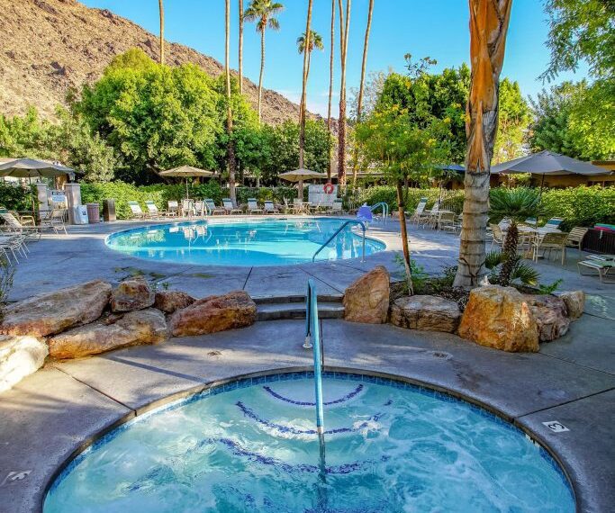 Pool and jacuzzi at Palm Springs Tennis Club
