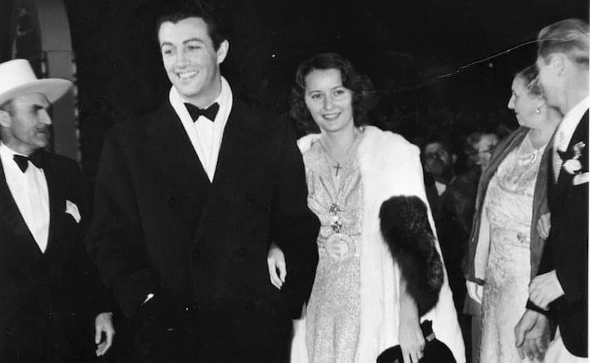 Robert Taylor and Barbara Stanwyck at the premier of Camille.
