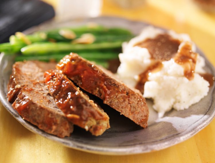 Meatloaf, green beans & mashed potatoes