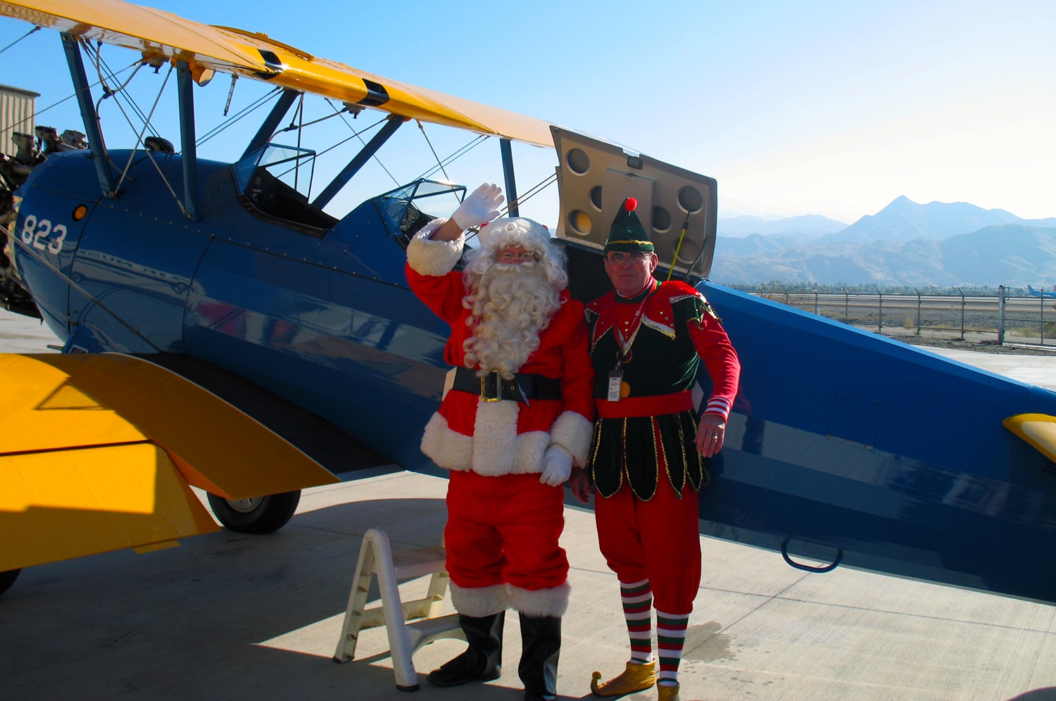 Santa-fly in at Palm Spings Air Museum x1500