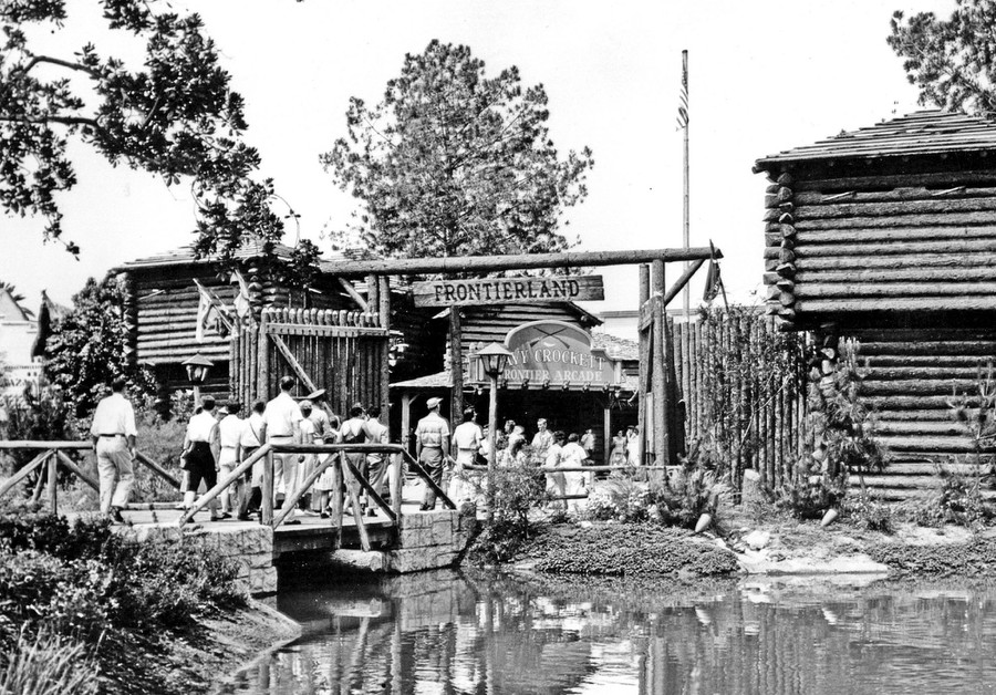 circa 1955: Tourists entering Frontierland, a recreation of the Old West, in Disneyworld, California. (Photo by Keystone/Getty Images)