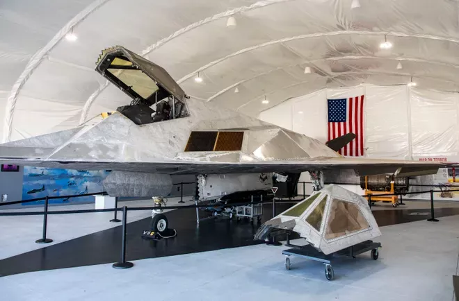 F-117-hangar