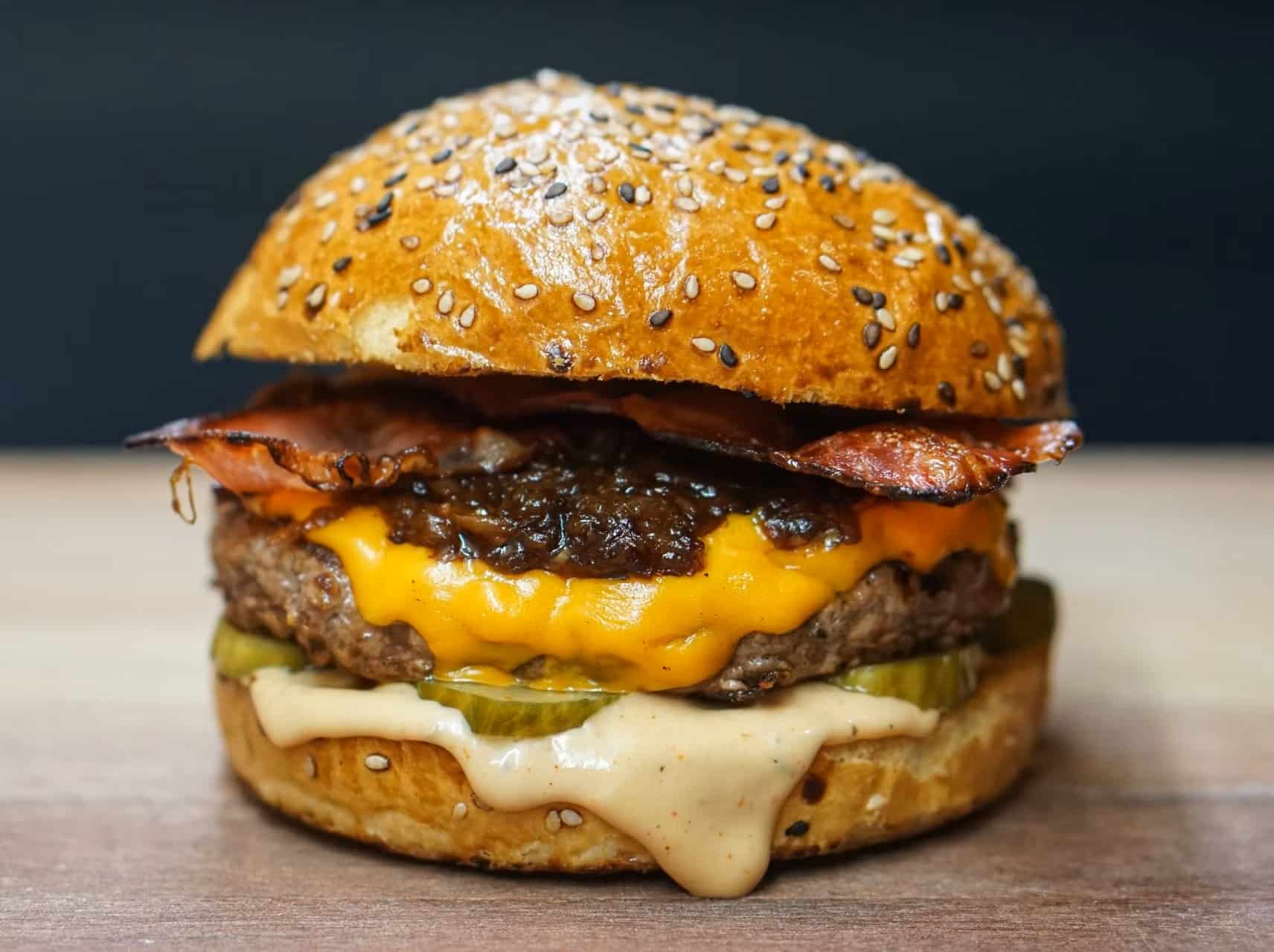 straight-on-angle-smartphone-photography-burger