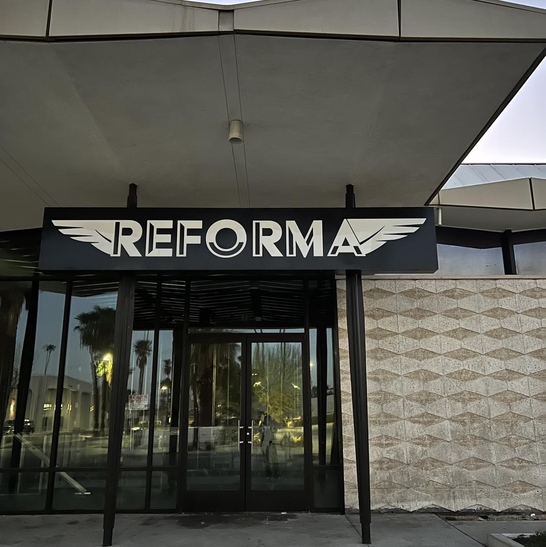 reforma entry sign