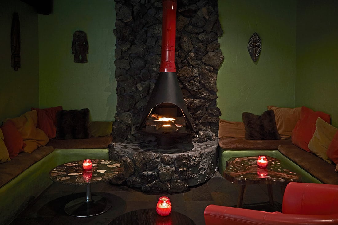 tonga-hut-palm-springs-fireplace-room